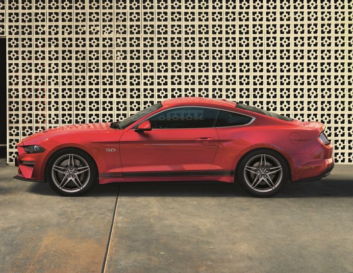 Mustang Bandes décoratives latérales triples Ford Performance Avec lettrage Mustang, noir mat 2018-2023