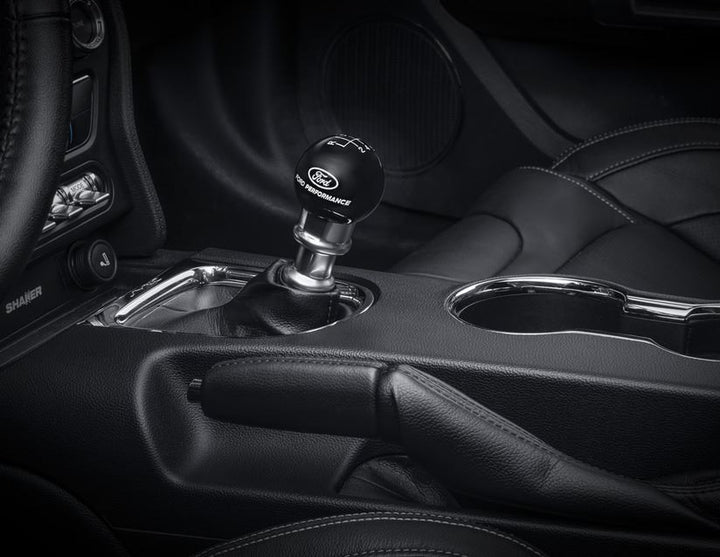 Kit de levier de vitesse Performance avec pommeau de levier de vitesse en fibre de carbone noir et logo Ford Performance
